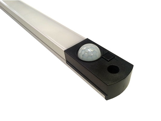 LED skinne med PIR sensor 50 cm