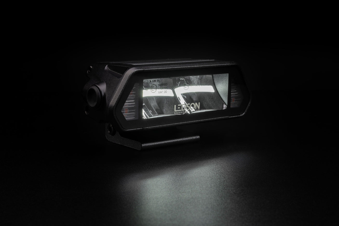 Fjernlys m. blitz og markeringslys ( hvid eller gul )