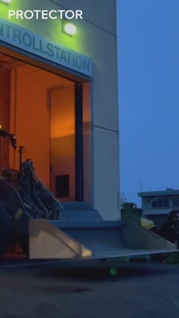 Blitzbro i slim design med mørktonet linse